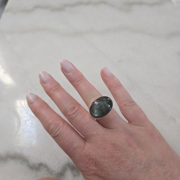 Silver 925 Hand Made Labradorite Blue Oval Large Hammered Band Ring Size 6.5 - Picture 2 of 12